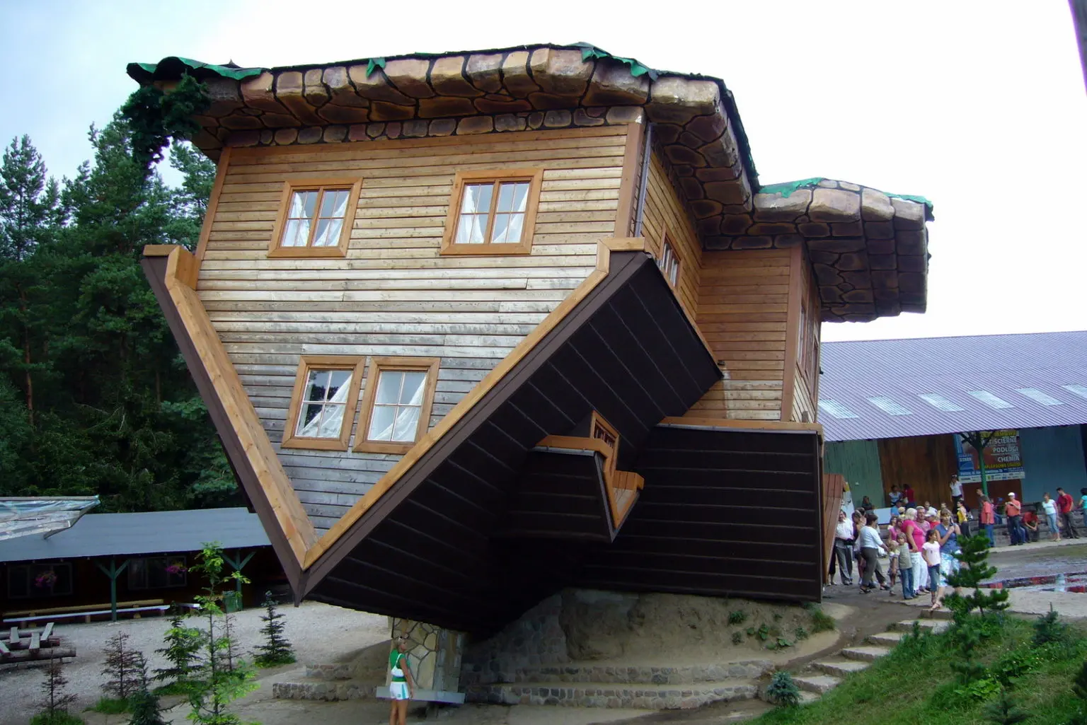 Шимбарк. Перевёрнутый дом.