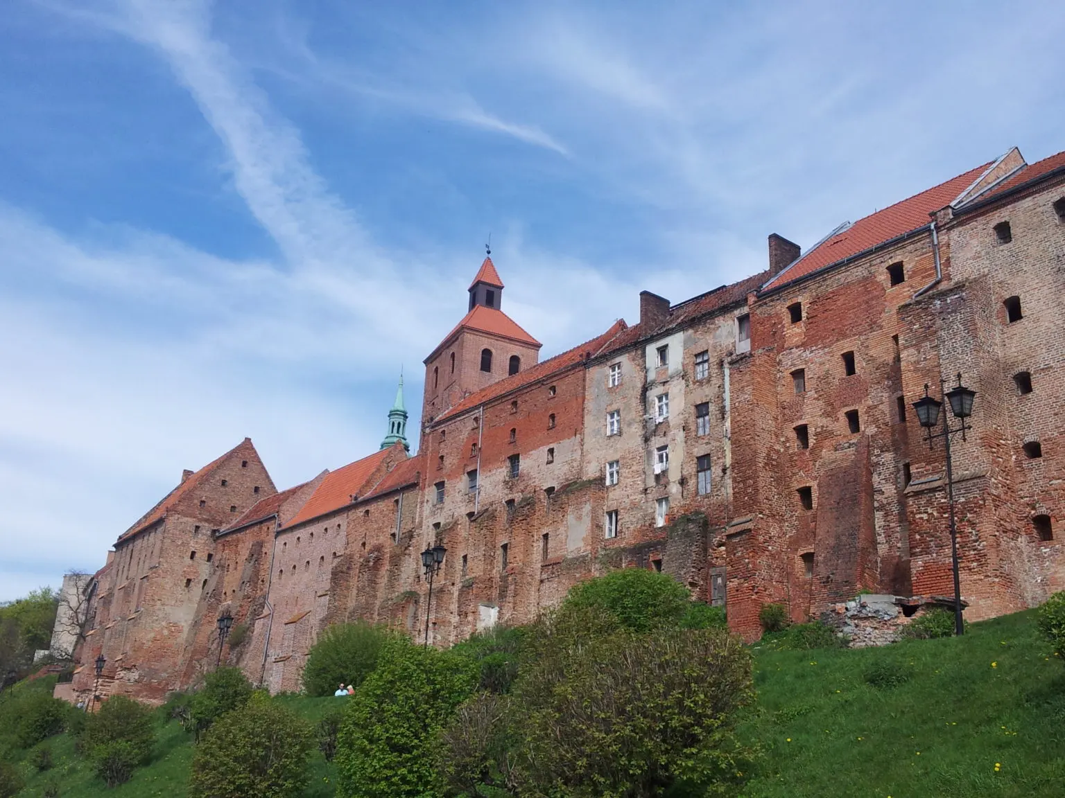 Грудзёндз. Амбары от стороны Вислы.